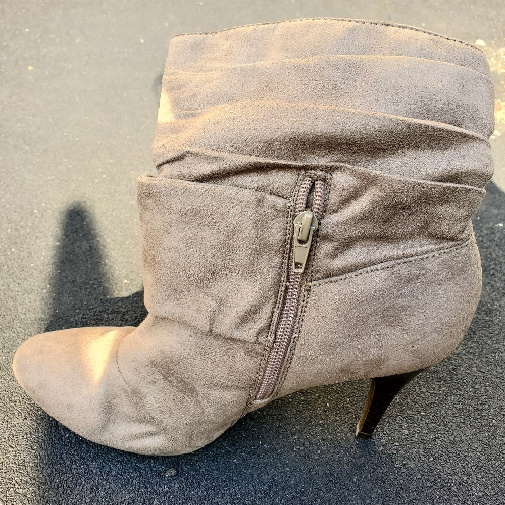 Alfred Sung Pure suede bow high heel ankle boots - Picture 3 of 8